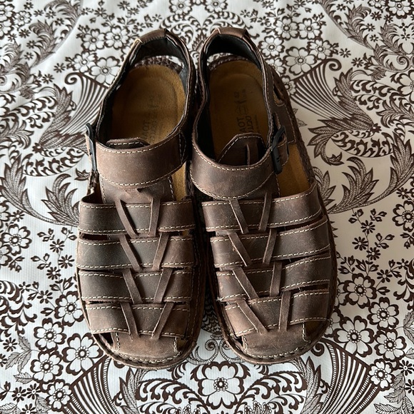 Naot Julius sandals
